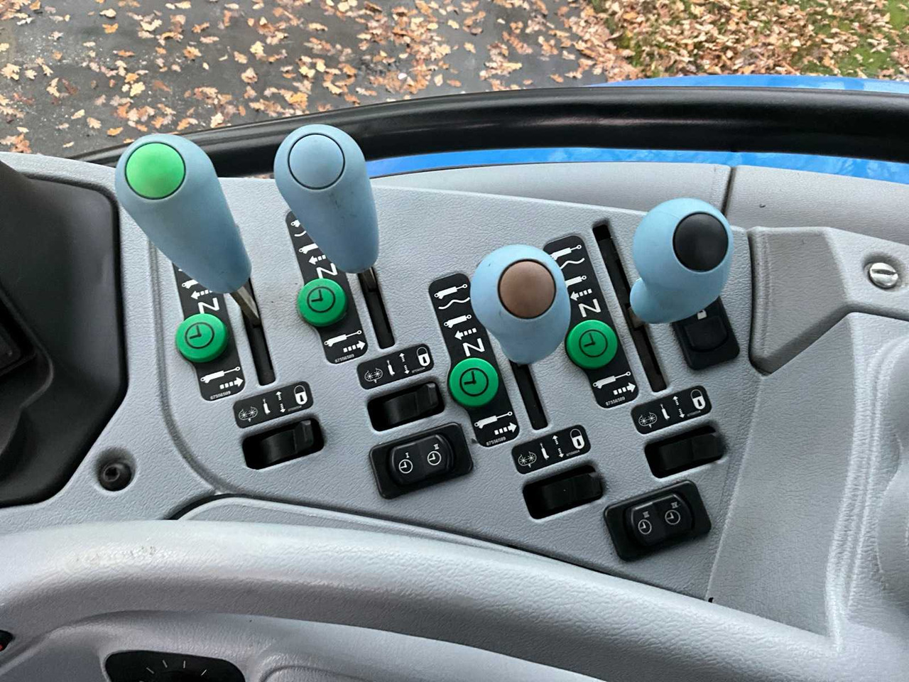 Traktor 2011 NEW HOLLAND T6020 ELITE FOUR WHEEL DRIVE FARM TRACTOR