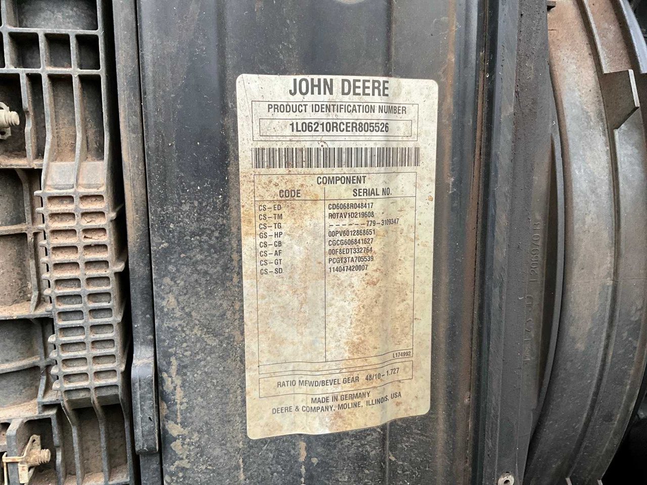 Traktor 2015 JOHN DEERE 6210R FOUR WHEEL DRIVE FARM TRACTOR