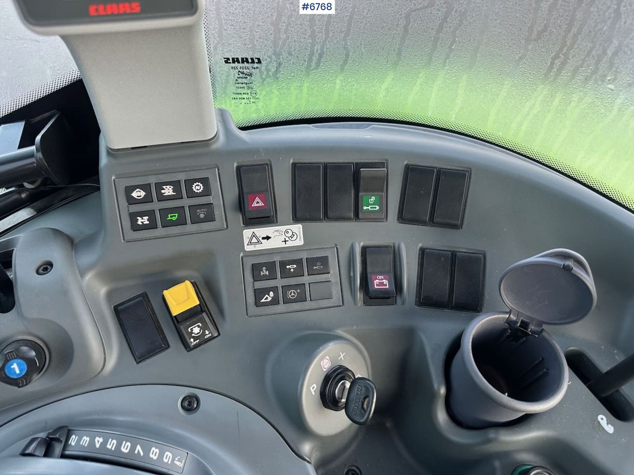 Traktor 2017 Claas Arion 440 4x4 tractor w/ front loader, GPS setup and good tires. Low hours!