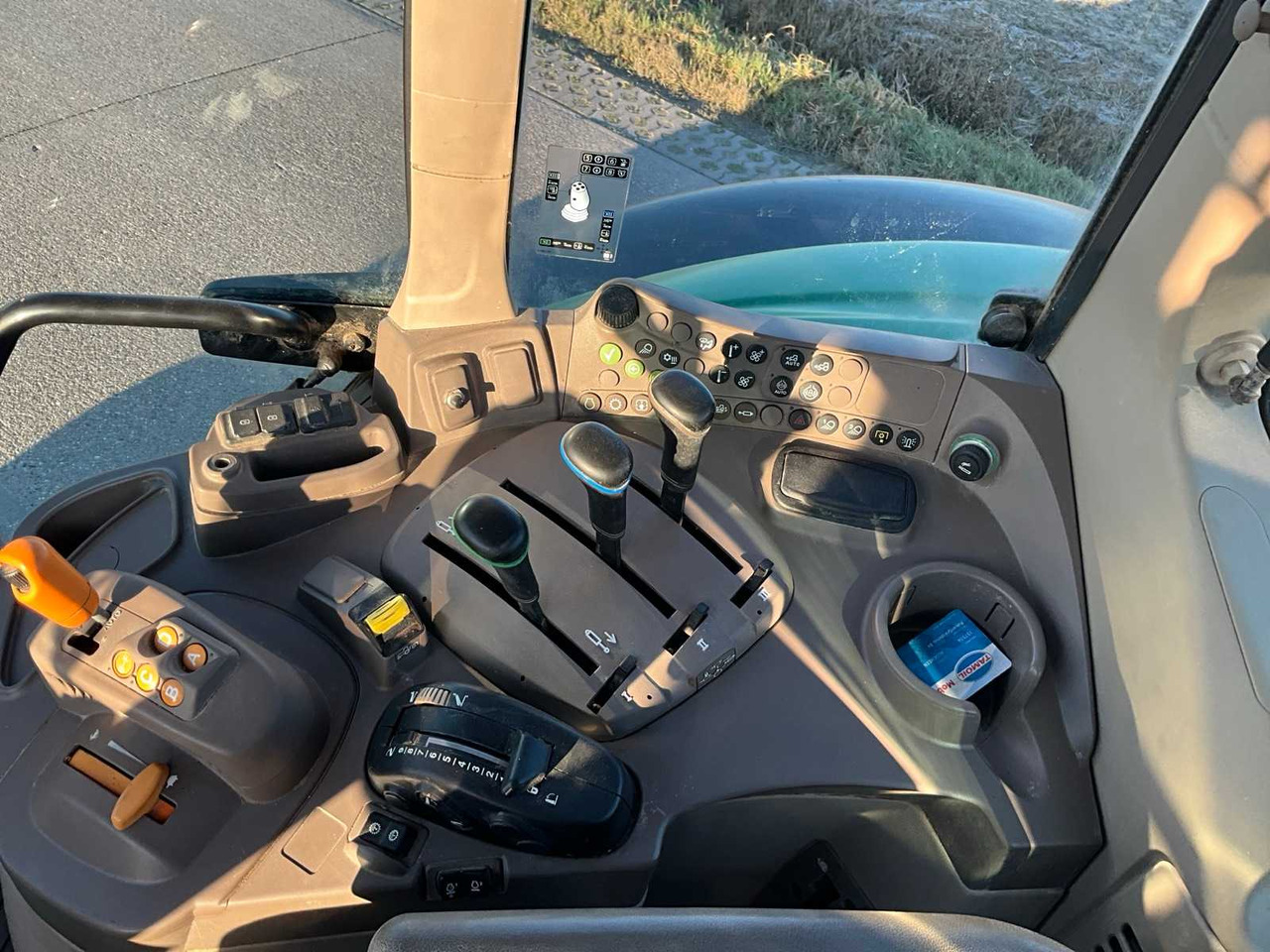 Traktor 2019 JOHN DEERE 6120M COMMAND QUAD FRONT LOADER FOUR WHEEL DRIVE FARM TRACTOR