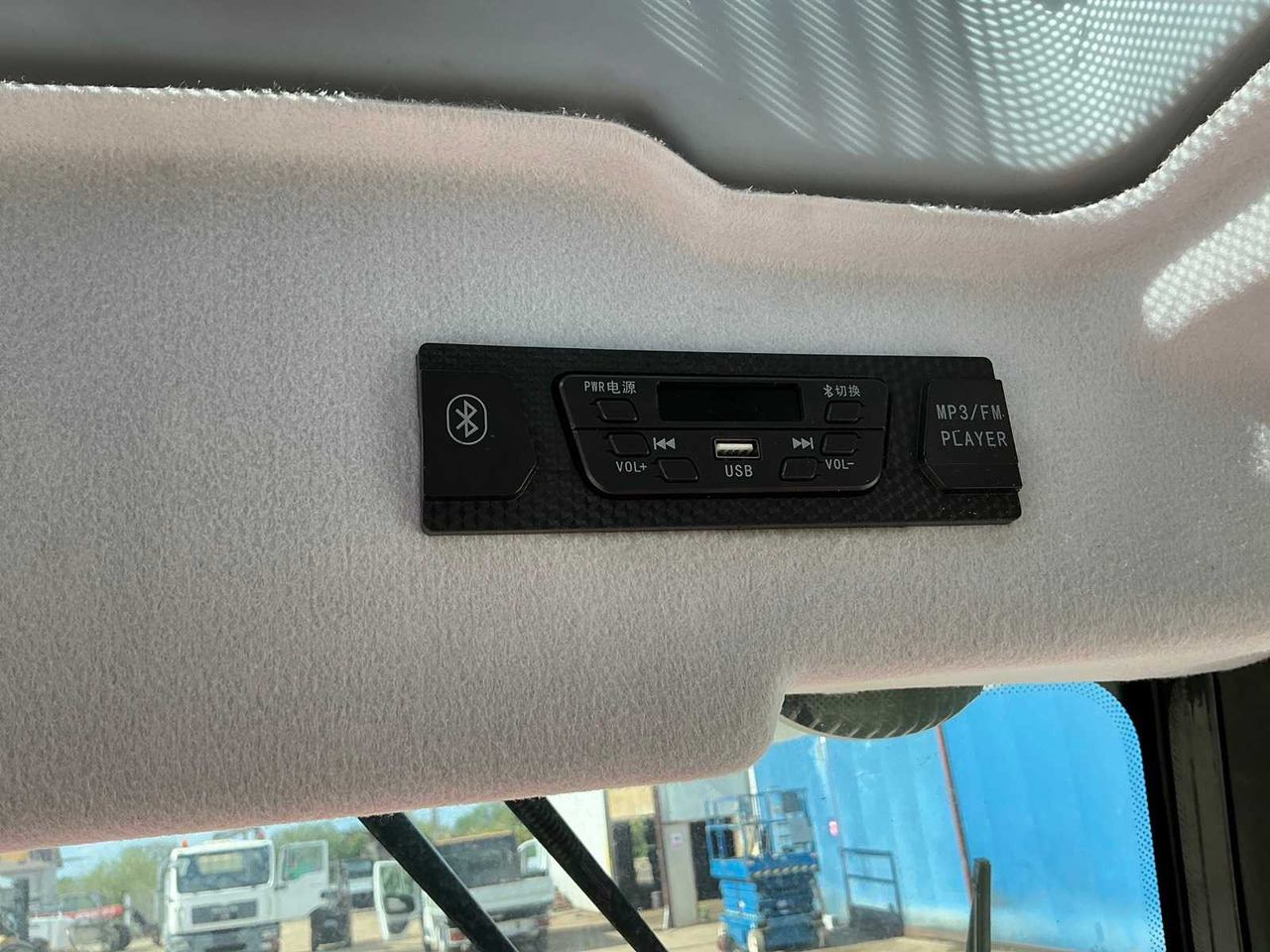 Traktor - 604 - 4-WHEEL DRIVE TRACTOR - 2025