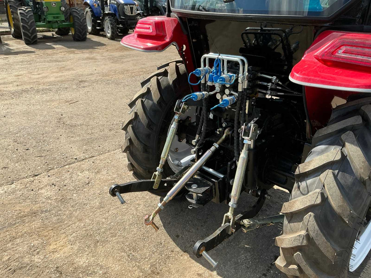 Traktor - 604 - 4-WHEEL DRIVE TRACTOR - 2025