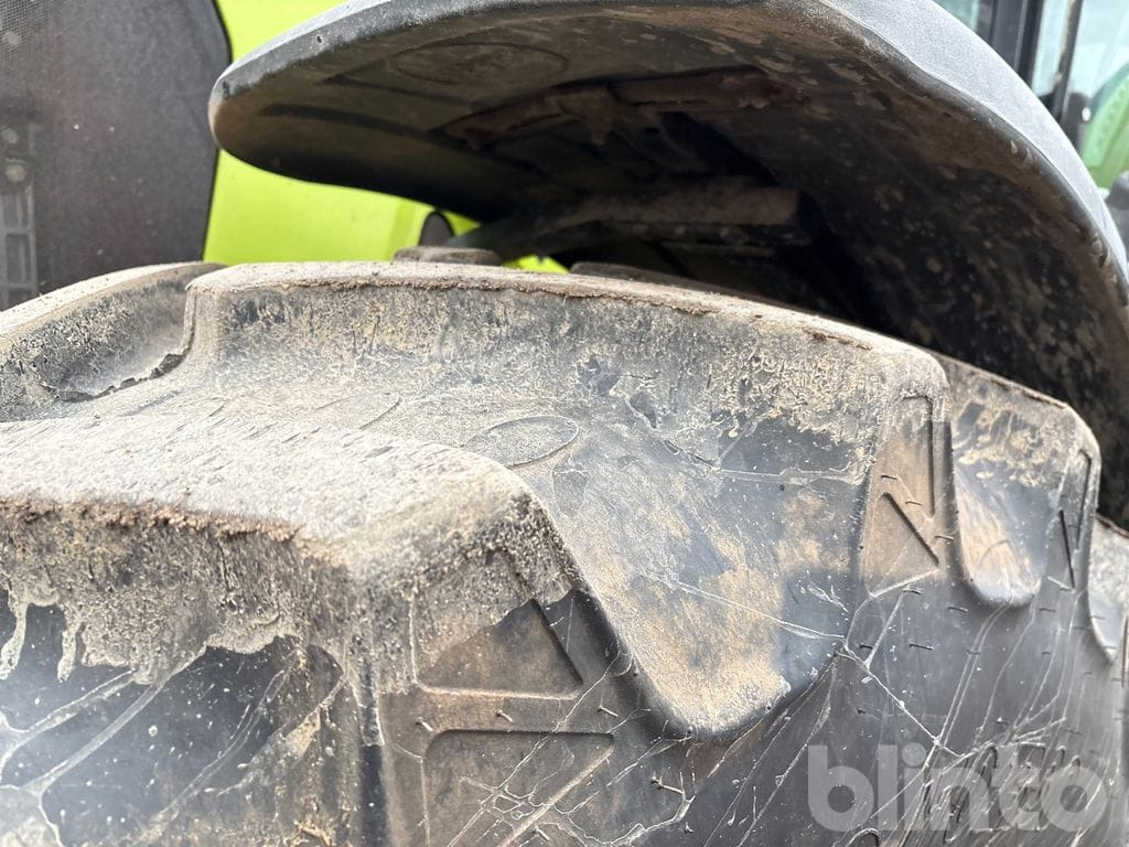 Traktor CLAAS AXION 830