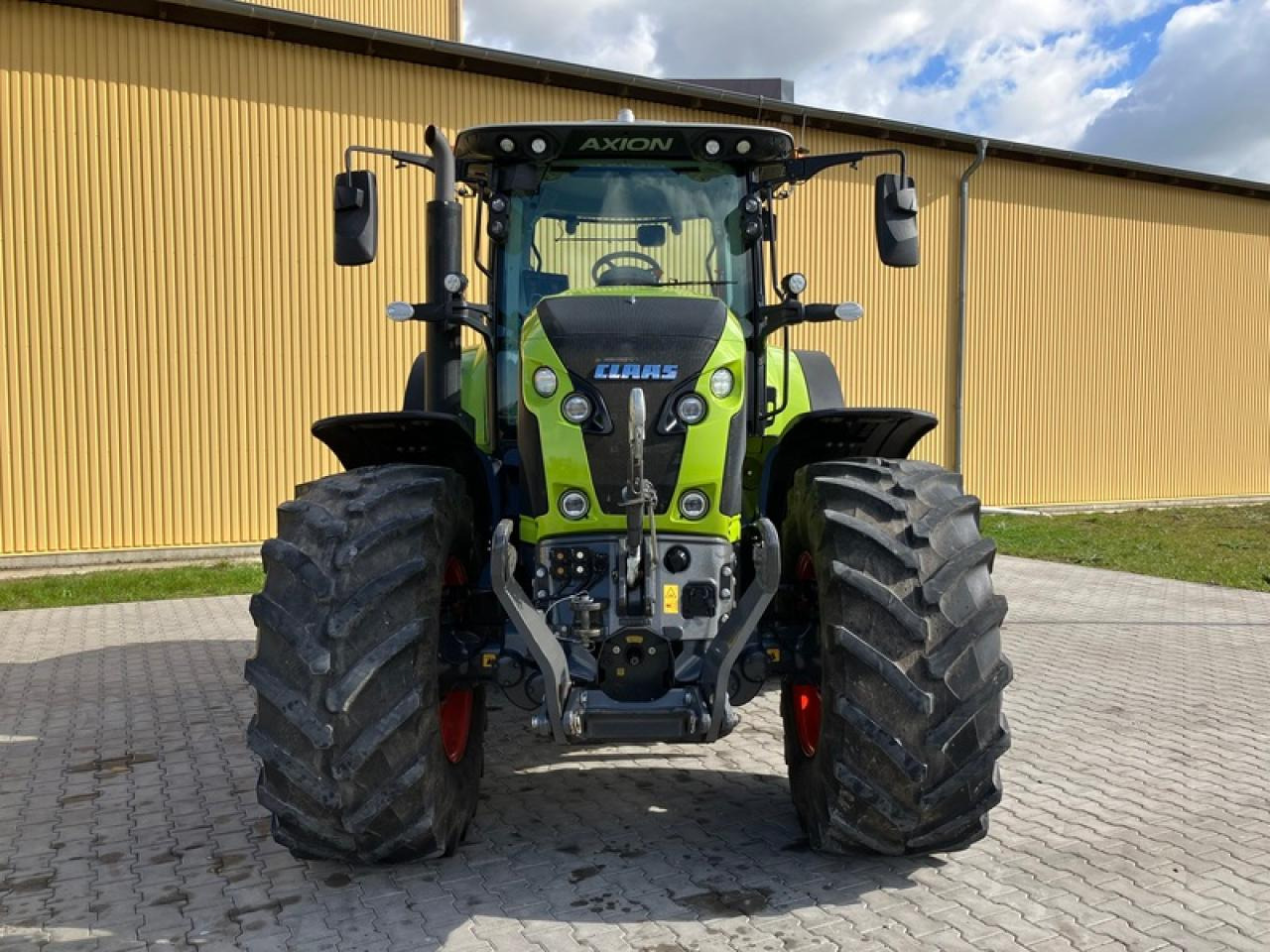 Traktor CLAAS AXION 870