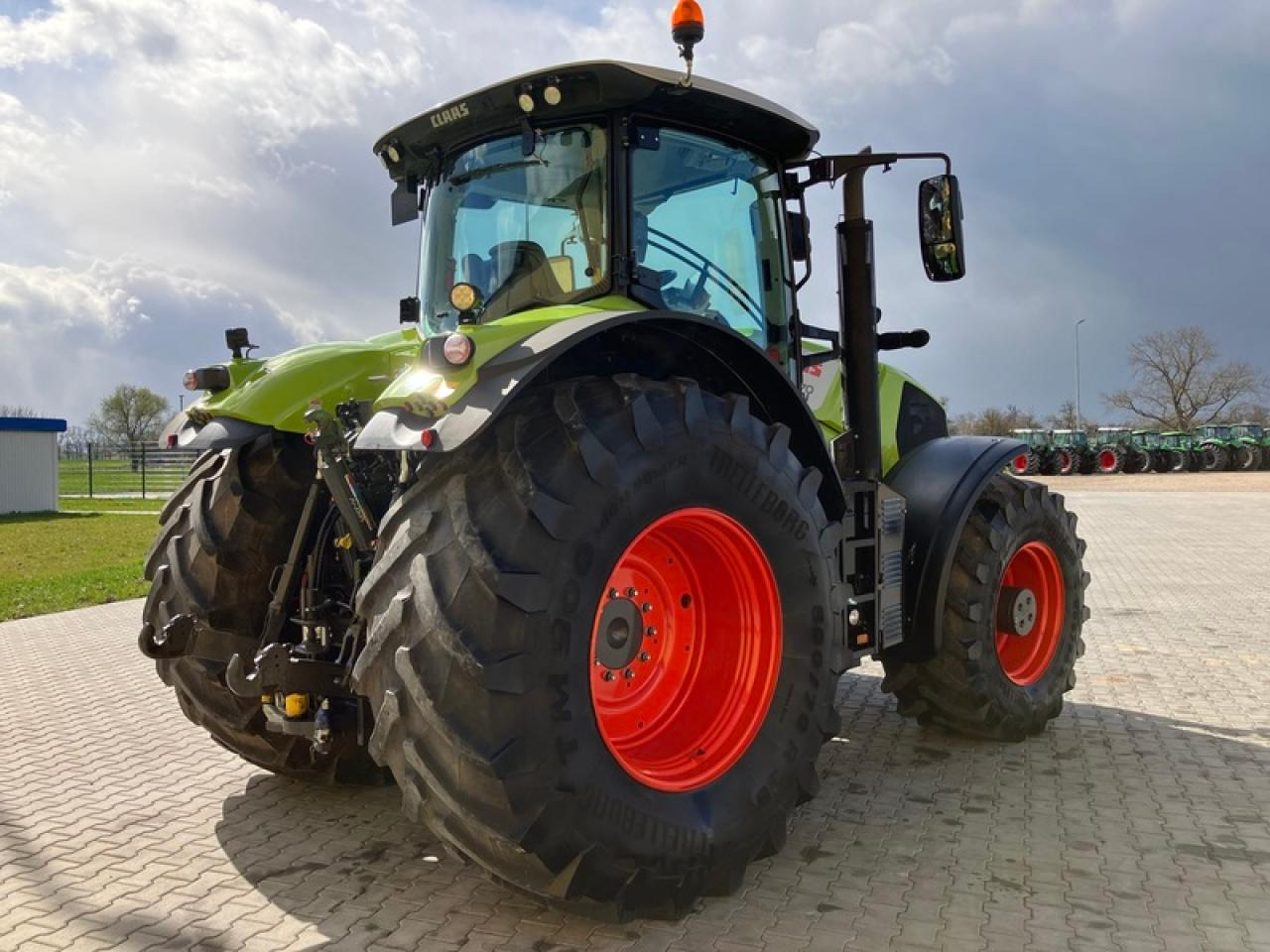 Traktor CLAAS AXION 870