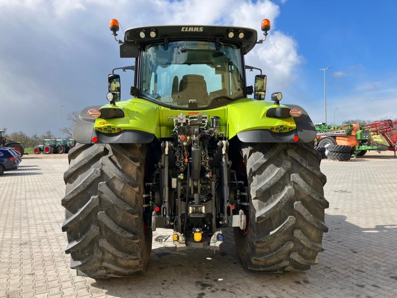Traktor CLAAS AXION 870
