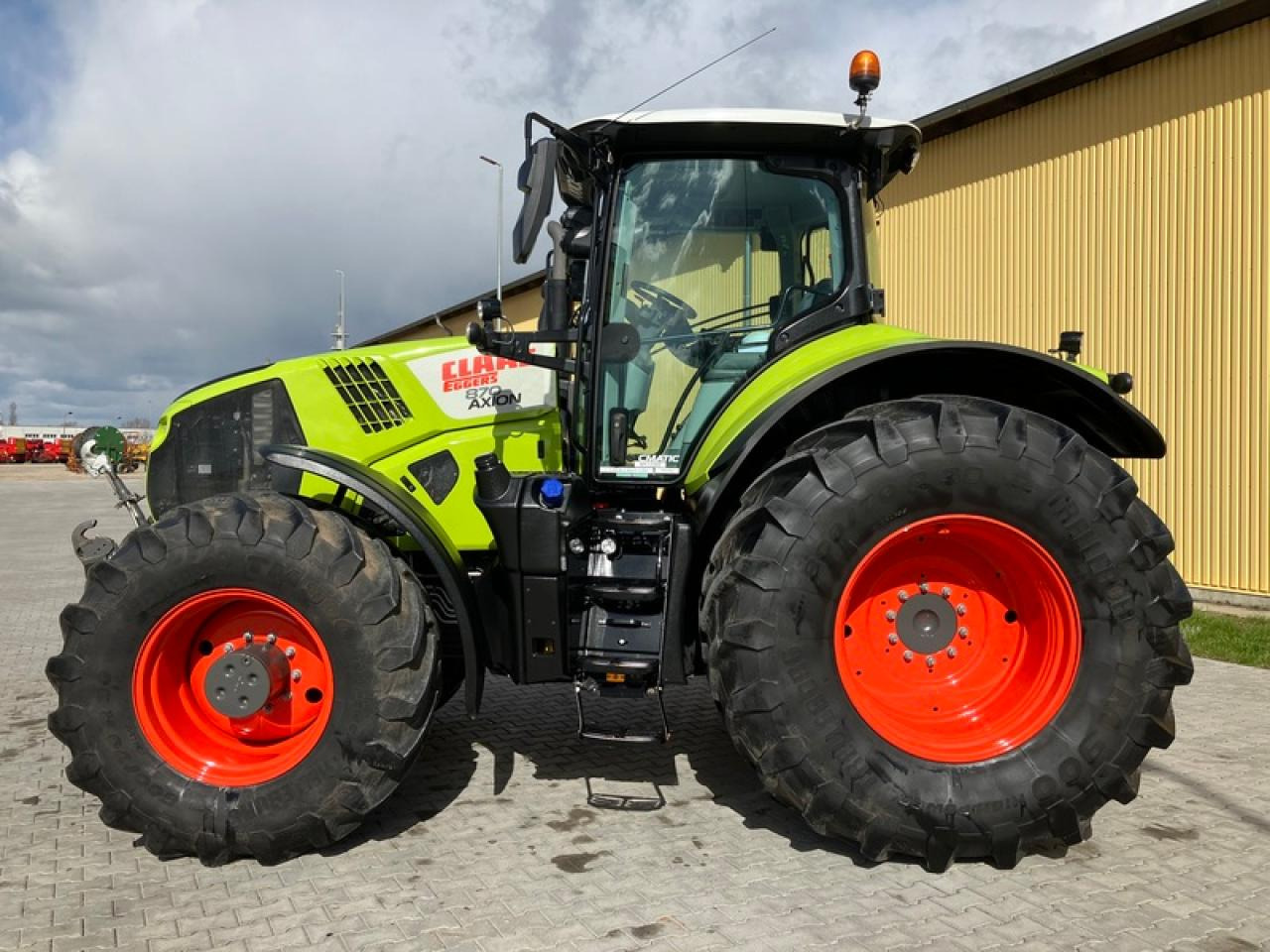 Traktor CLAAS AXION 870