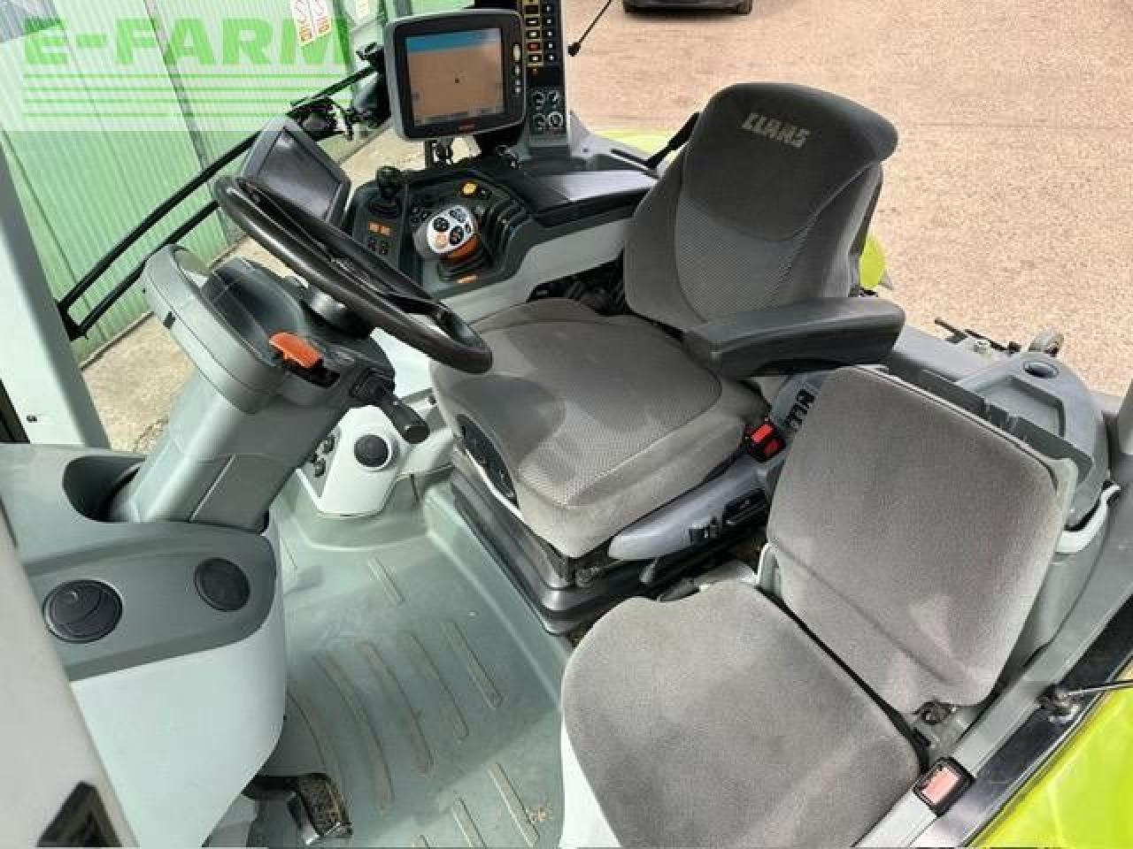 Traktor CLAAS AXION 870