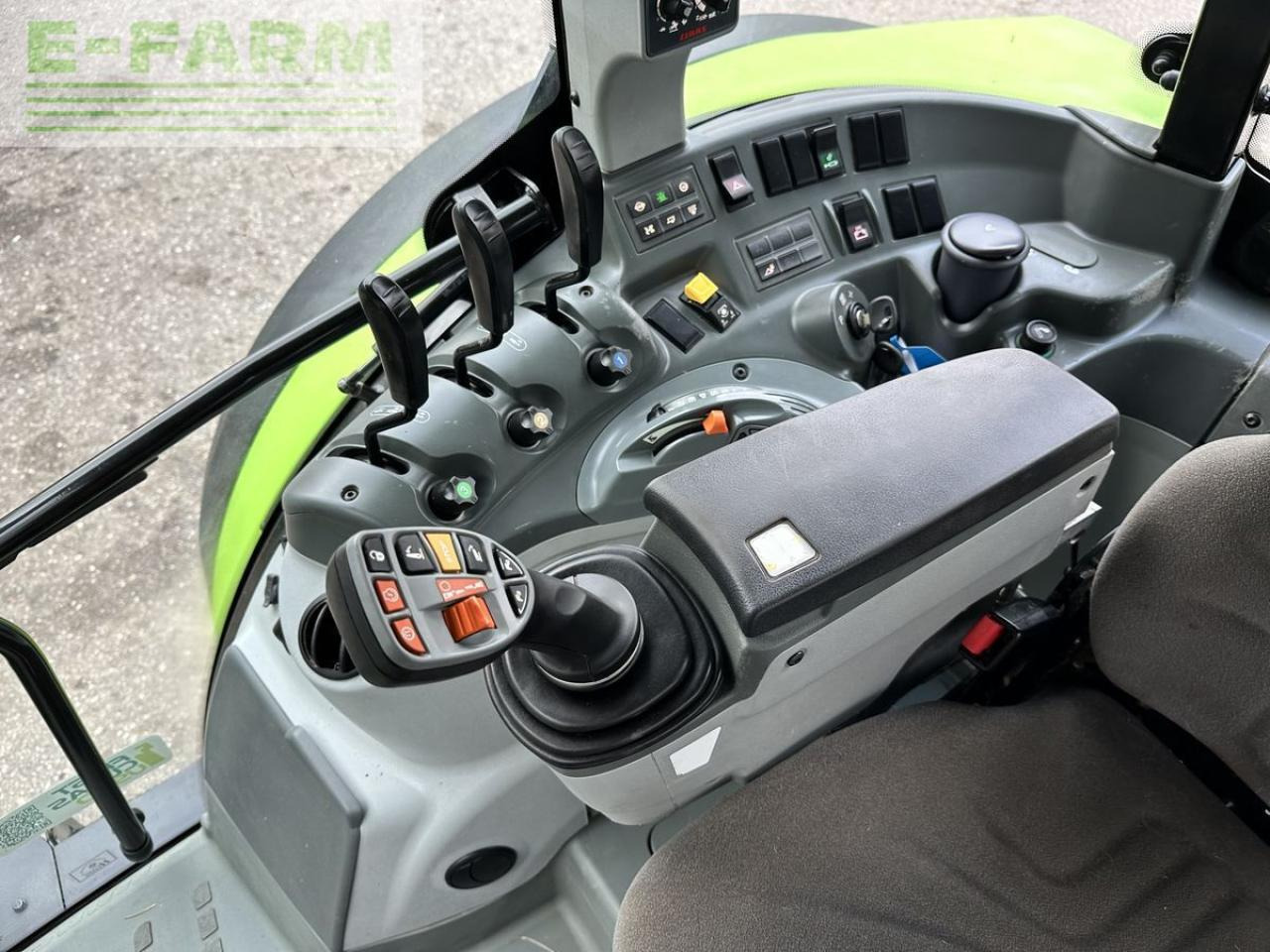 Traktor CLAAS arion 460