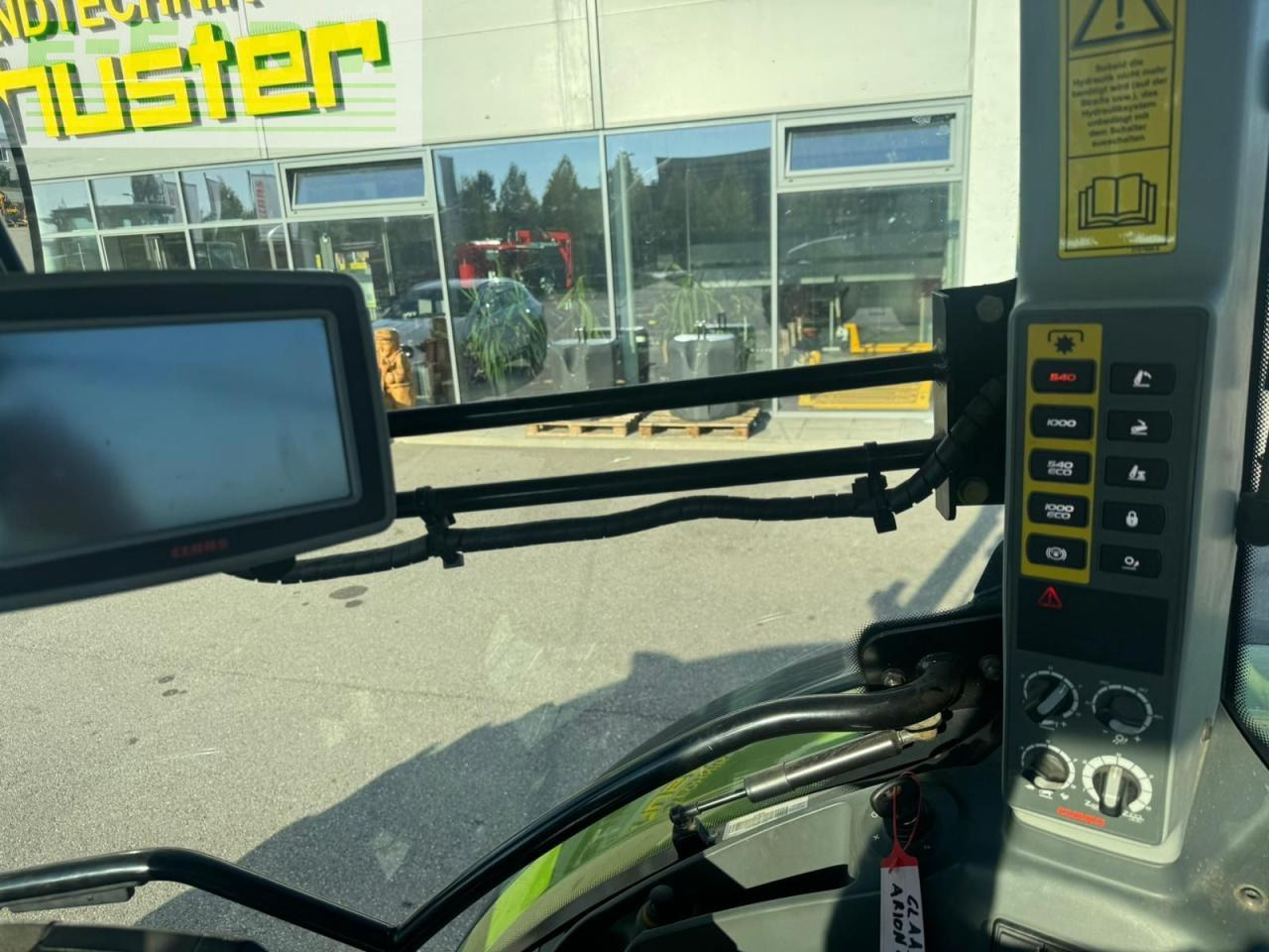 Traktor CLAAS arion 650