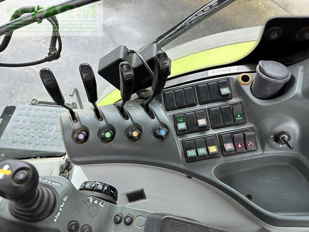 Traktor CLAAS axion 810
