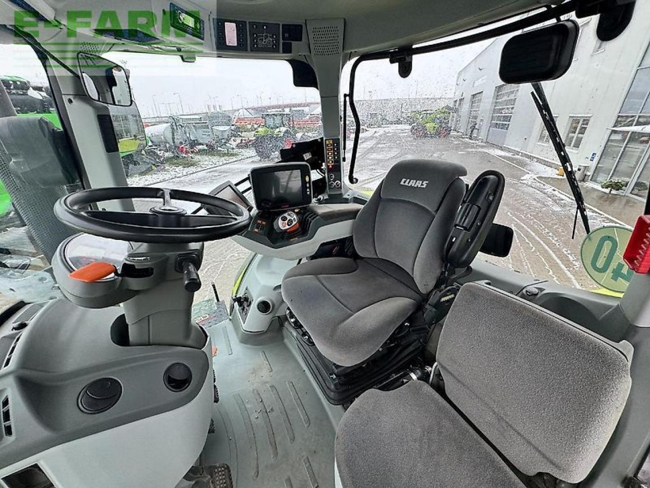 Traktor CLAAS axion 830