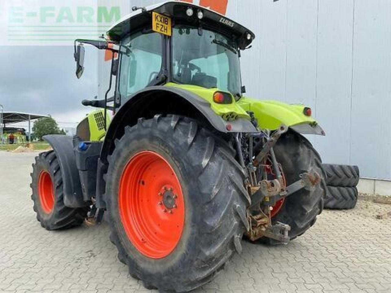 Traktor CLAAS axion 830