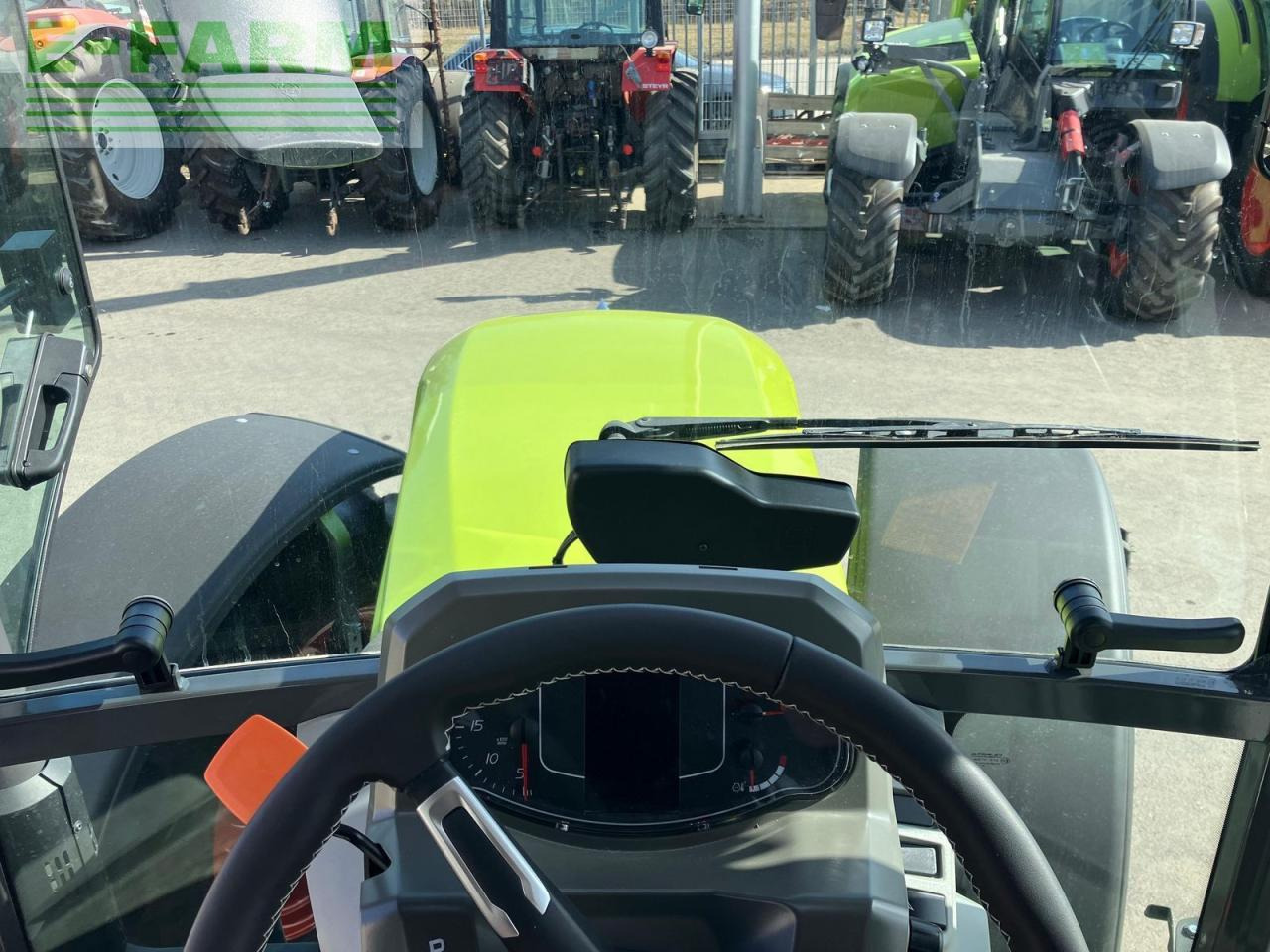 Traktor CLAAS axos 3.105