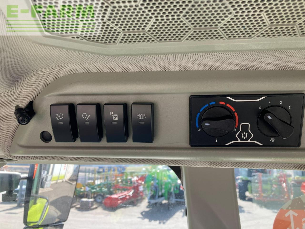 Traktor CLAAS axos 3.105