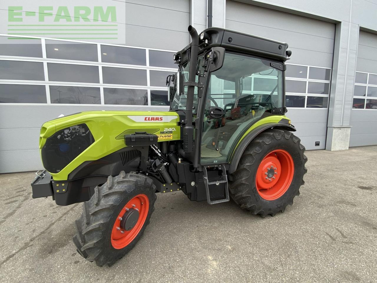 Traktor CLAAS nexos 240 l comfort