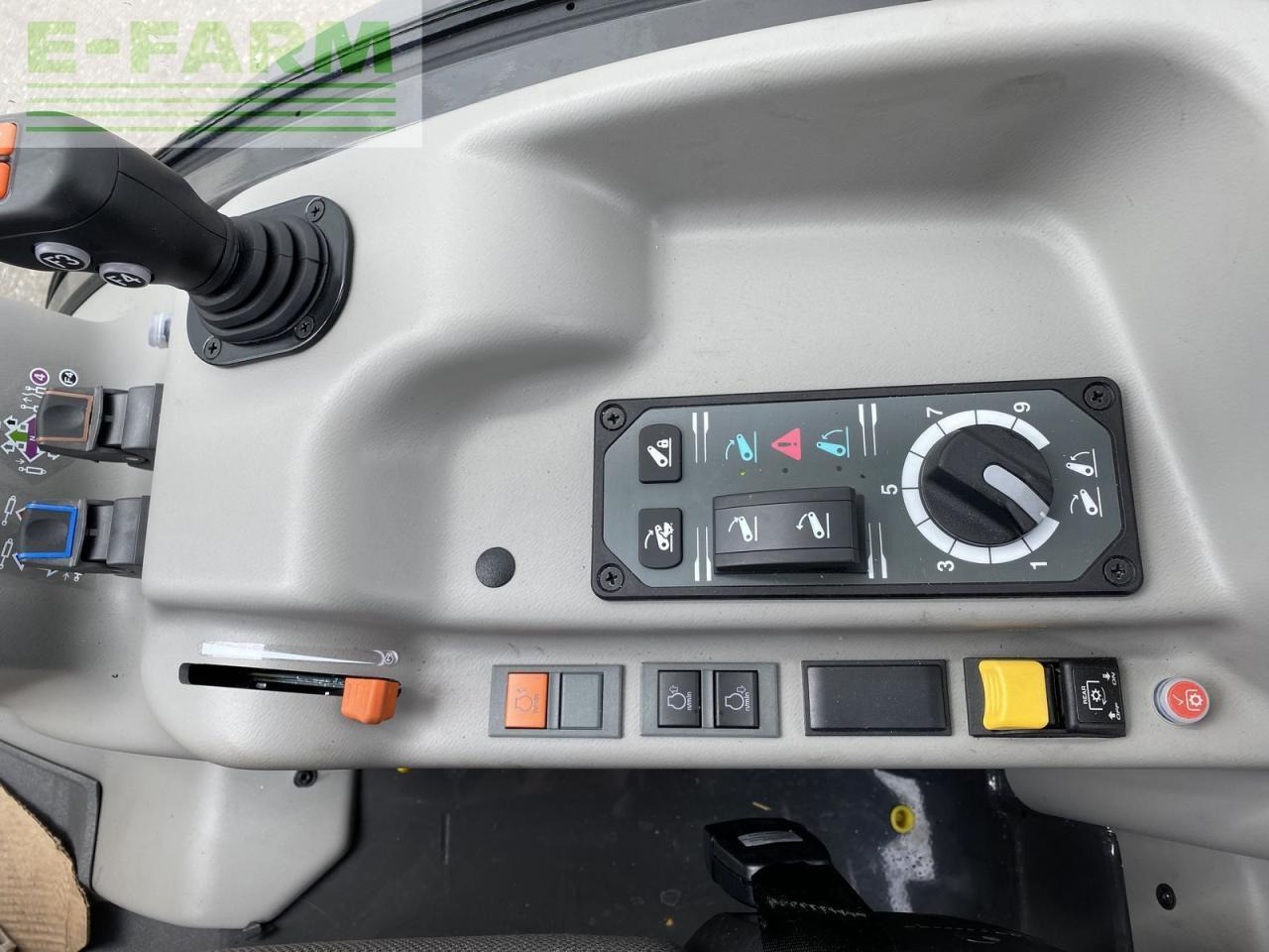 Traktor CLAAS nexos 240 l comfort