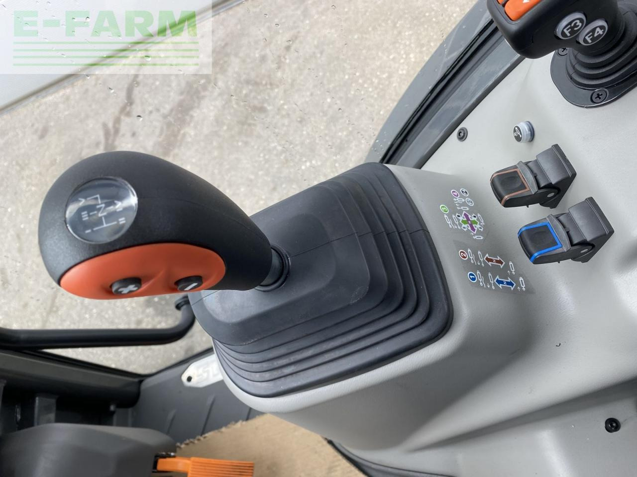 Traktor CLAAS nexos 240 l comfort