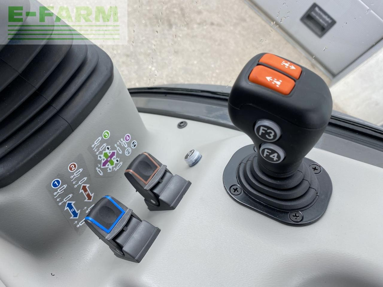 Traktor CLAAS nexos 240 l comfort