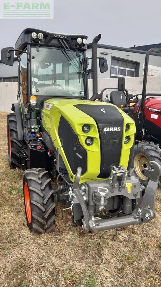 Traktor CLAAS nexos 240s