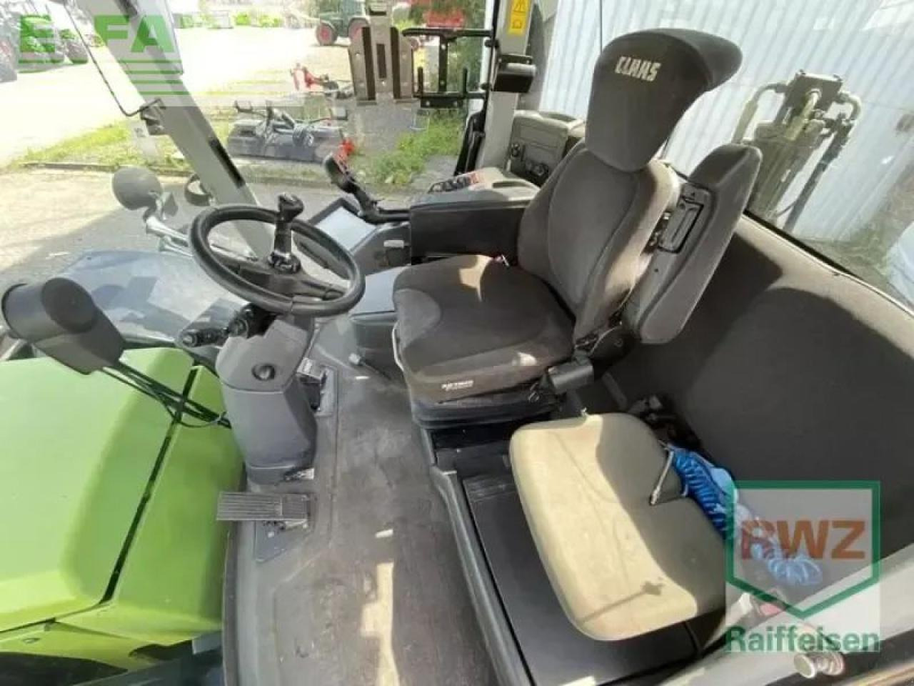 Traktor CLAAS xerion 3300 trac vc TRAC VC