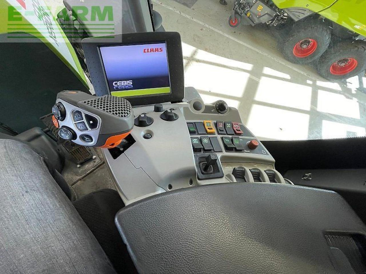 Traktor CLAAS xerion 5000 trac vc TRAC VC