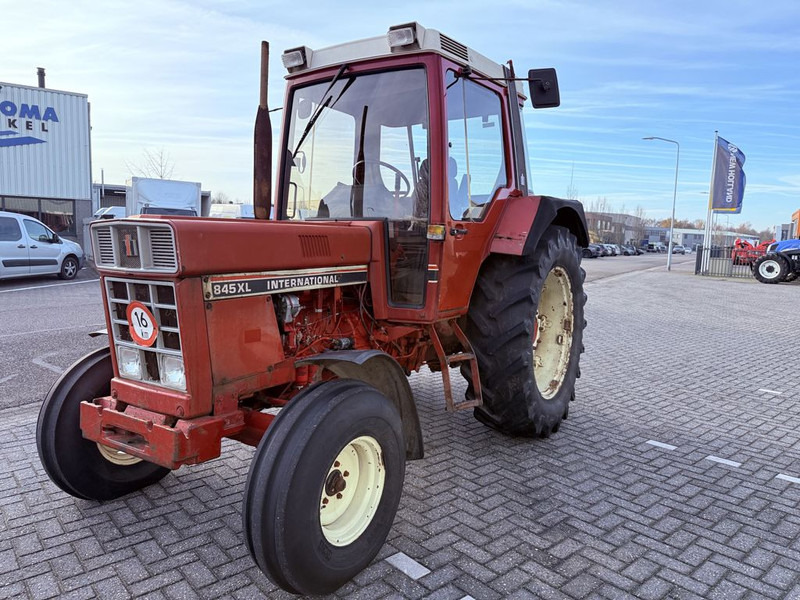 Traktor Case IH 845 XL