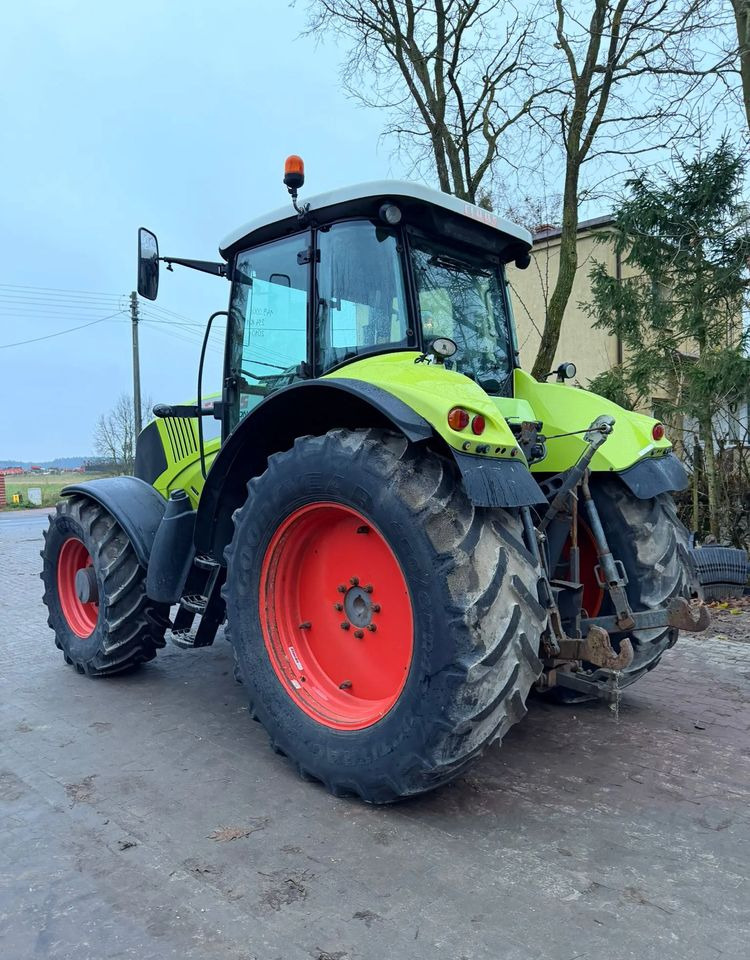 Traktor Claas Axion 810