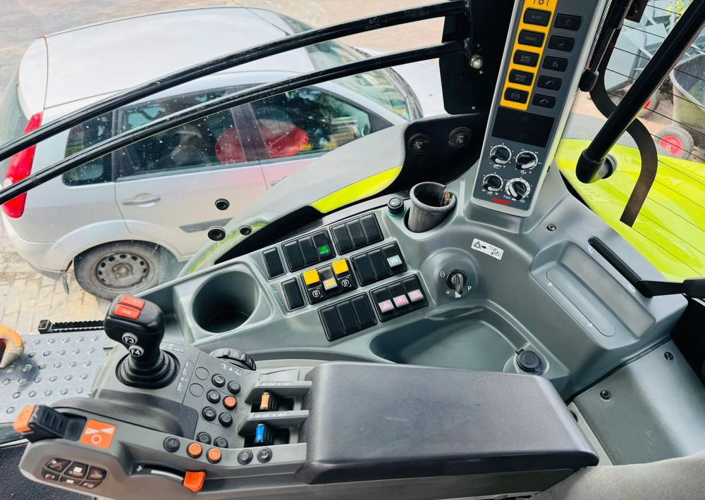 Traktor Claas Axion 810 CMATIC