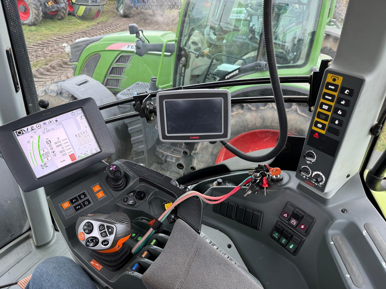 Traktor Claas Axion 850 C-Matic