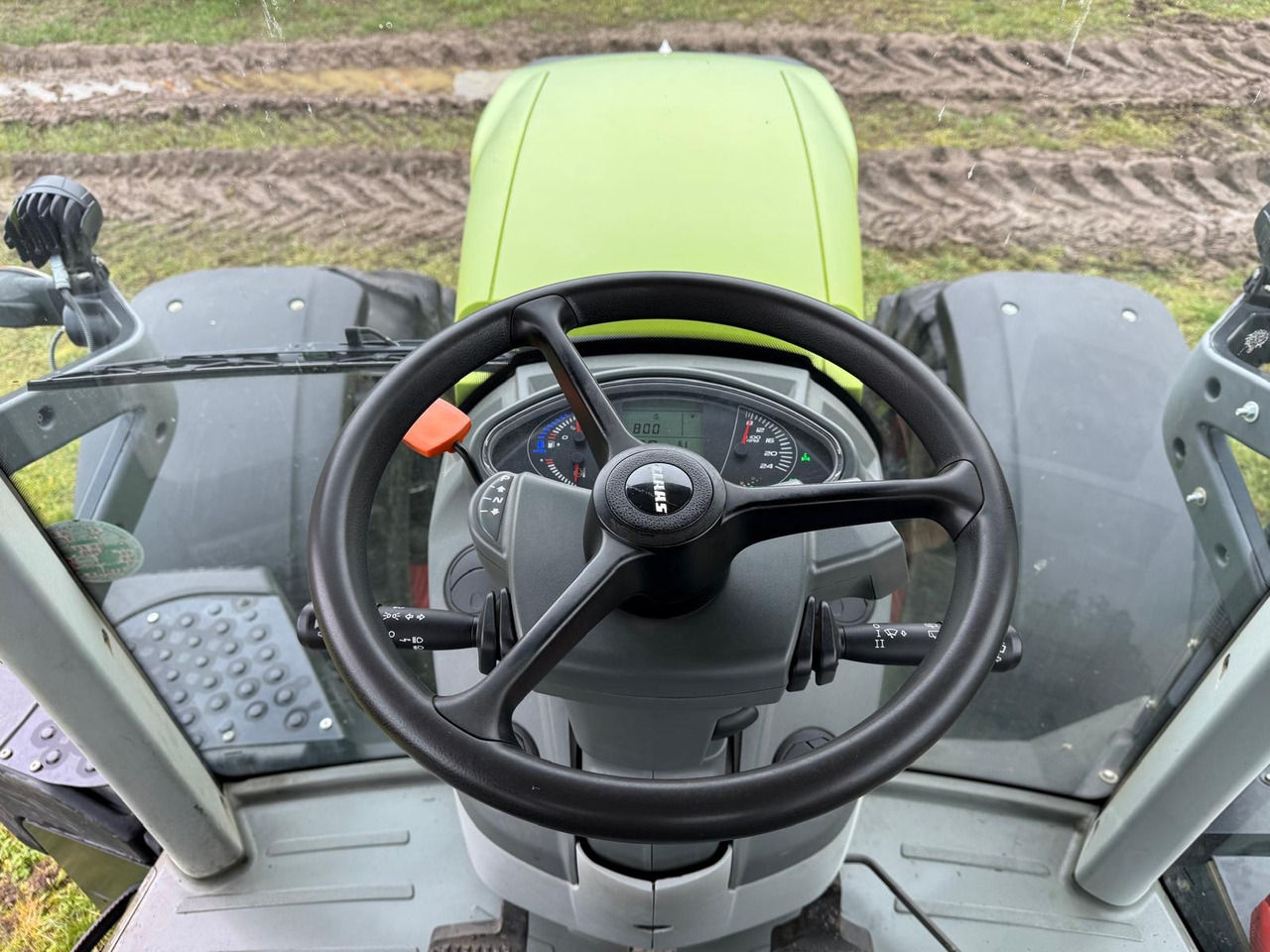 Traktor Claas Axion 850 C-Matic