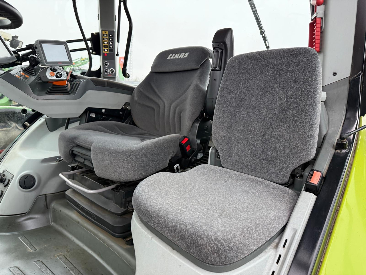 Traktor Claas Axion 850 C-Matic