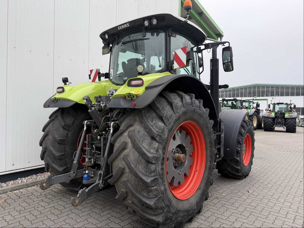 Traktor Claas Axion 870 C-Matic
