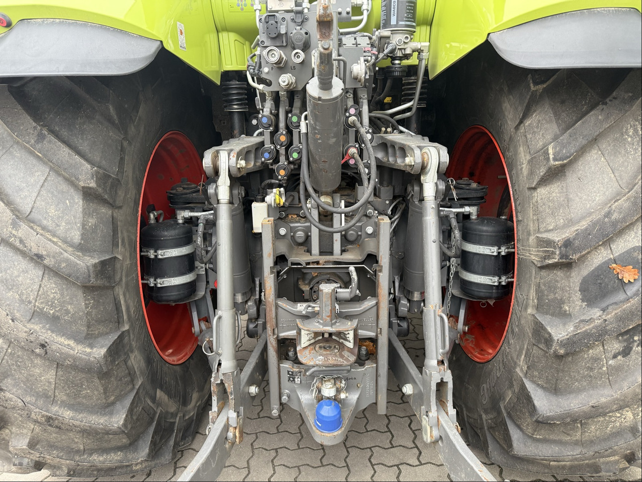 Traktor Claas Axion 870 C-Matic