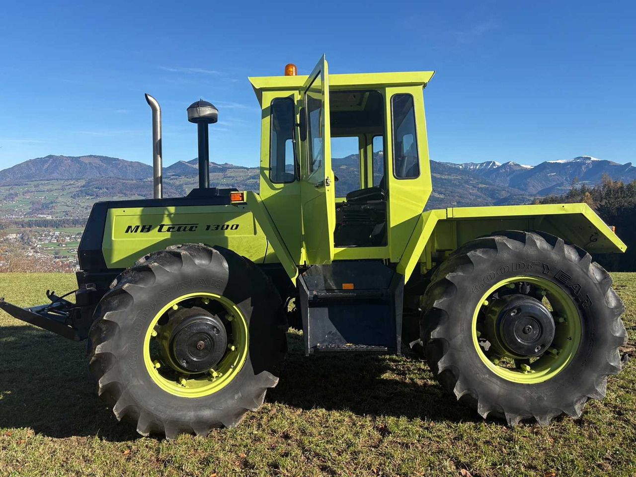 Traktor DAIMLER-BENZ MB-TRAC 1300 FRONT LOADER