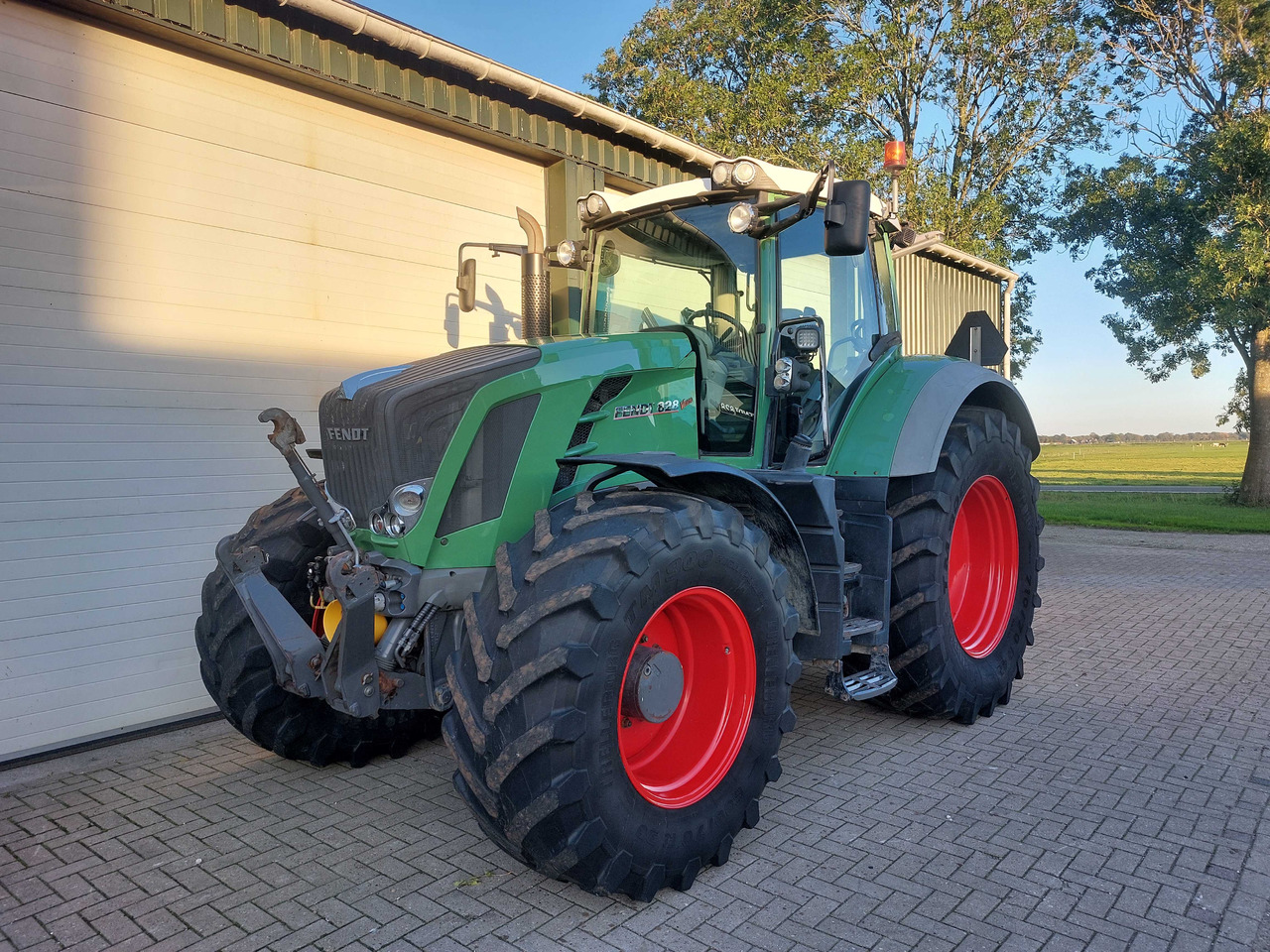 Traktor FENDT 828 Vario SCR profi plus - RUFA