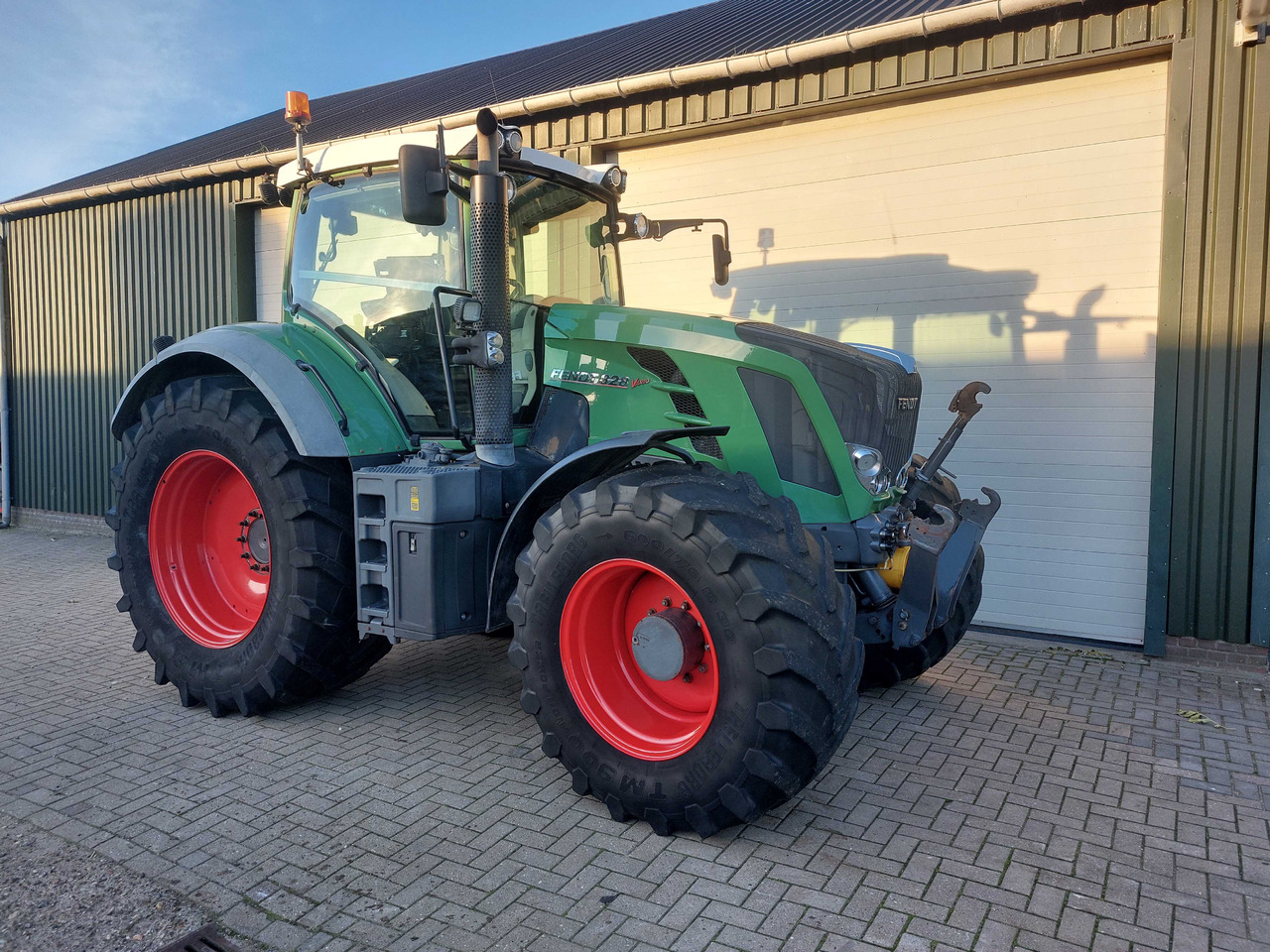 Traktor FENDT 828 Vario SCR profi plus - RUFA