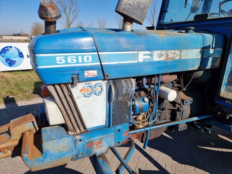 Traktor Ford 5610