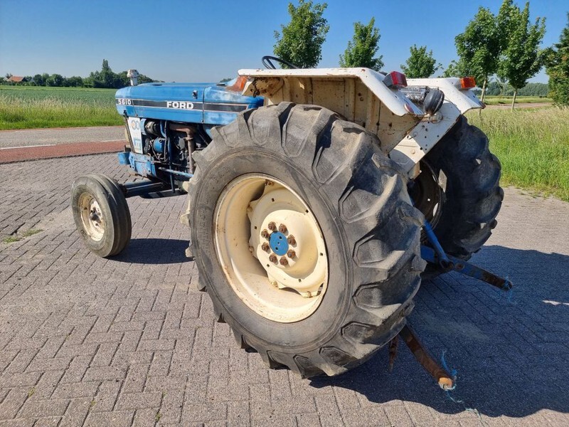 Traktor Ford 5610