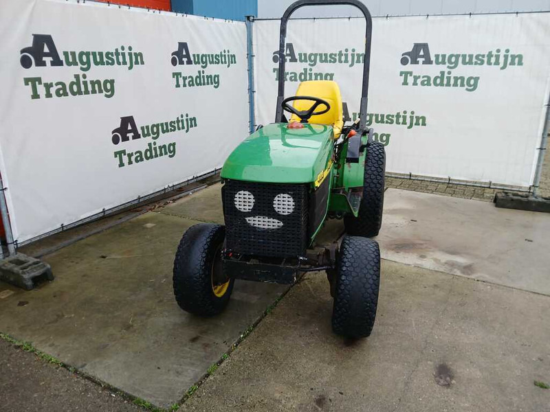 Traktor John Deere 4100