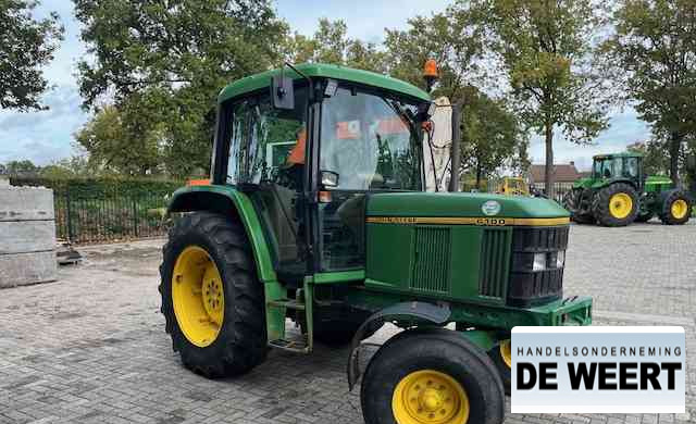 Traktor John Deere 6100