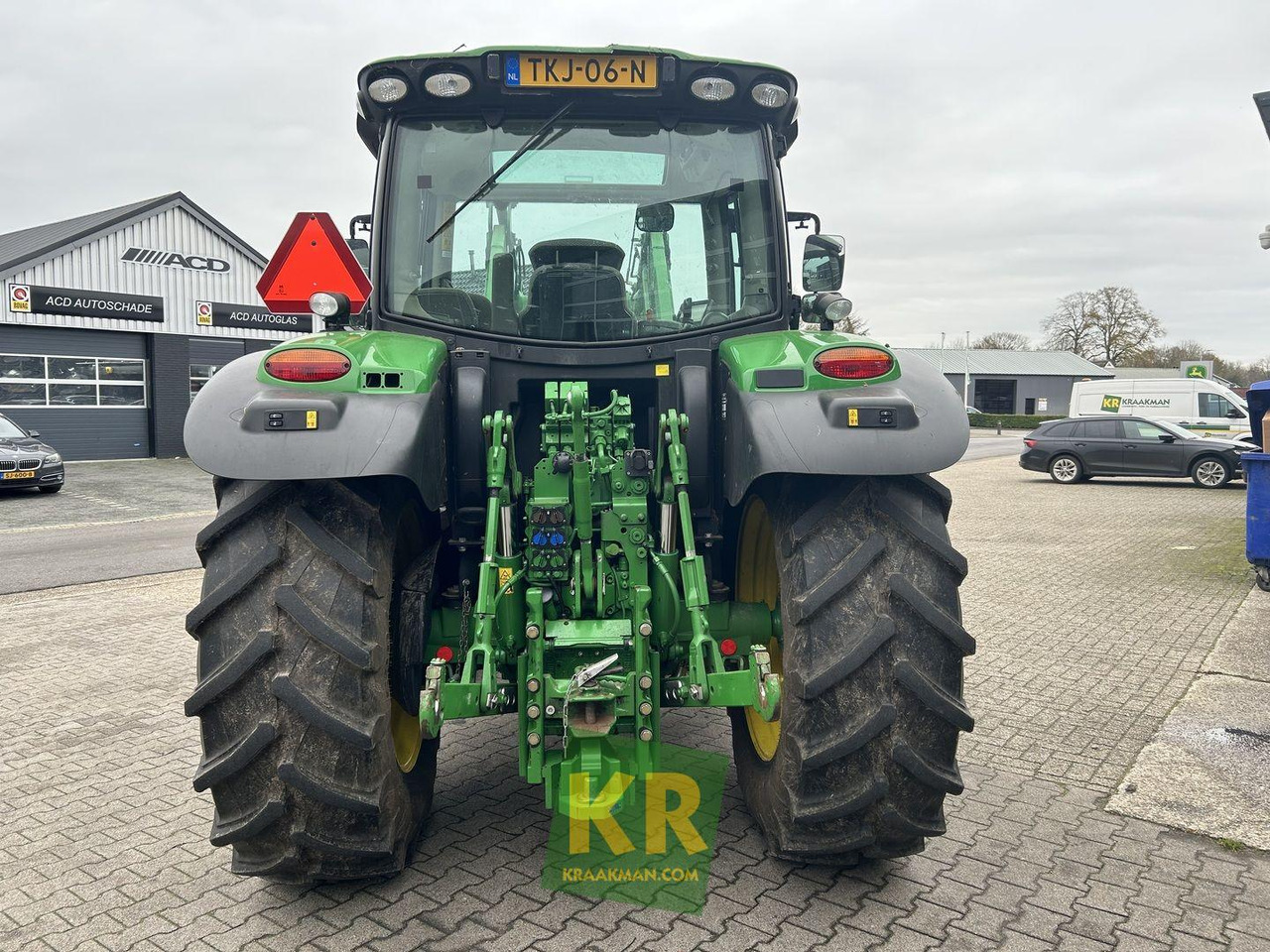 Traktor John Deere 6110R