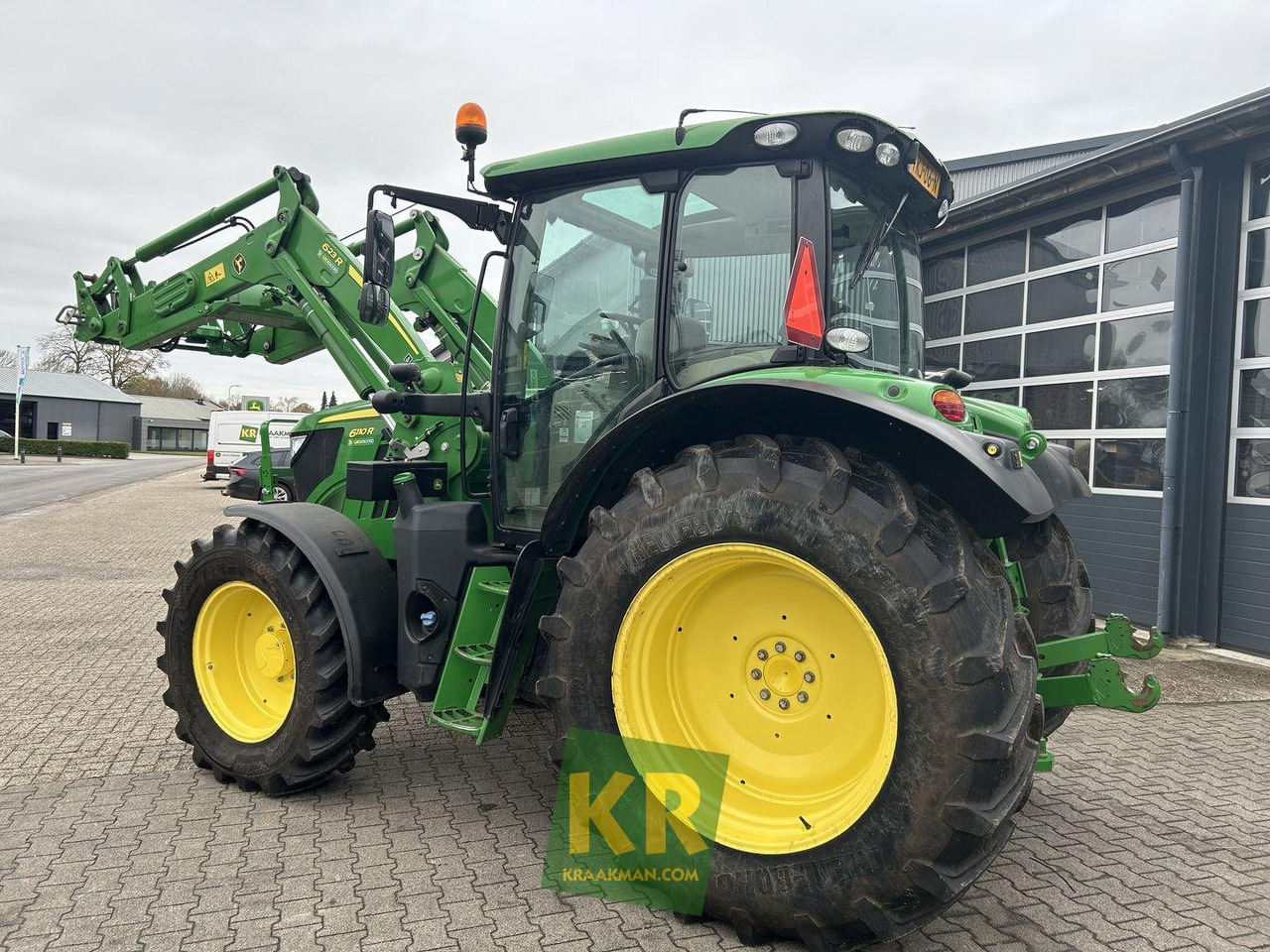 Traktor John Deere 6110R