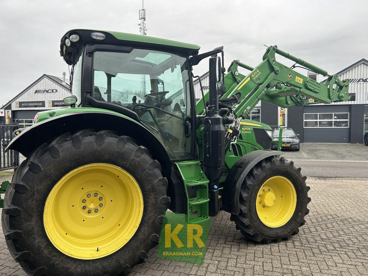 Traktor John Deere 6110R