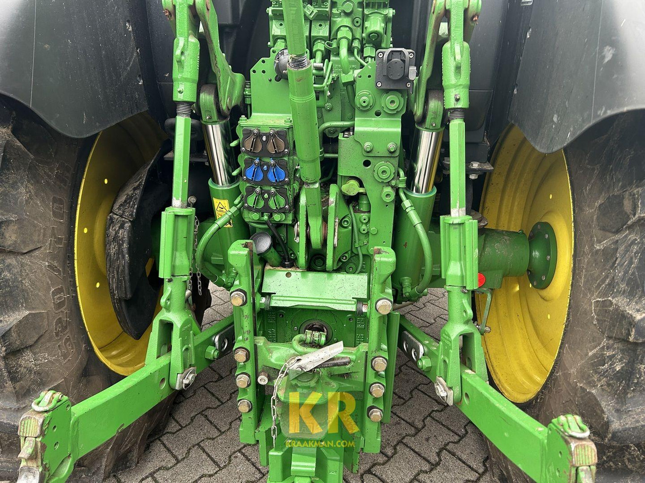 Traktor John Deere 6110R