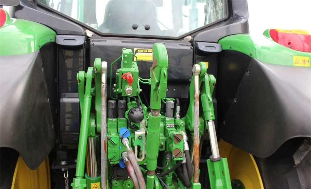 Traktor John Deere 6120M with 623R loader