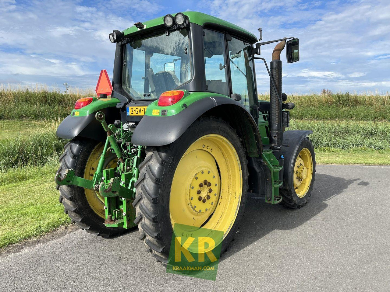 Traktor John Deere 6125M trekker
