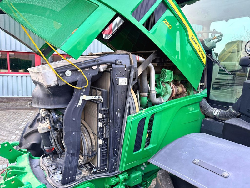 Traktor John Deere 6R250 AutoPowr