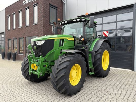 Traktor John Deere 6r215