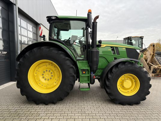 Traktor John Deere 6r215